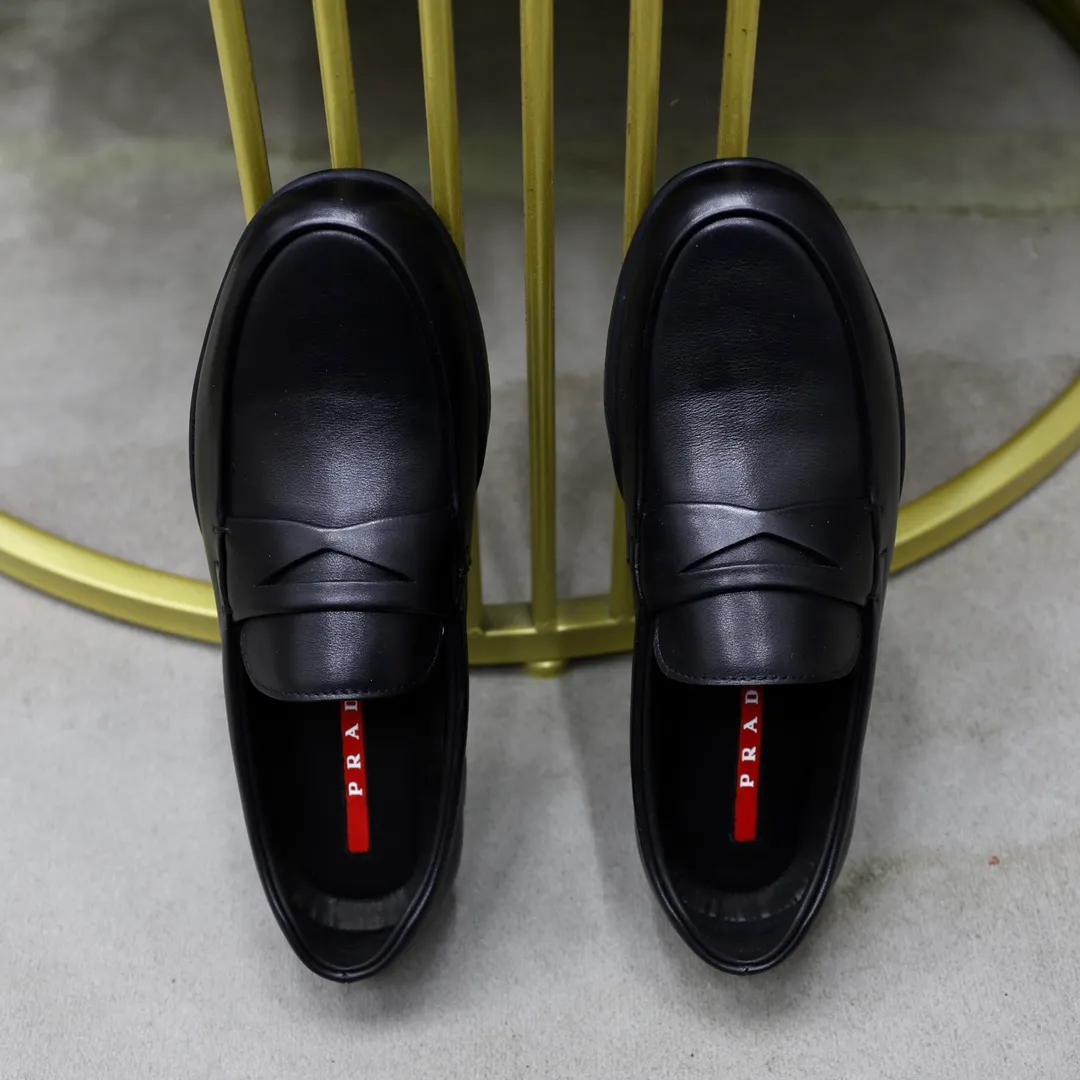 Men's shoes💰600💰Top original order Brand: PRADA (Prada) Standard code: Men's code 38/44 (45 can be customized) Grade: Same as the official website Material: Original cowhide surface, cowhide lining, original wear-resistant soft outsole Style category: Business casual slip-on shoes, young fashion, European and American trends, British style Color: actual picture color